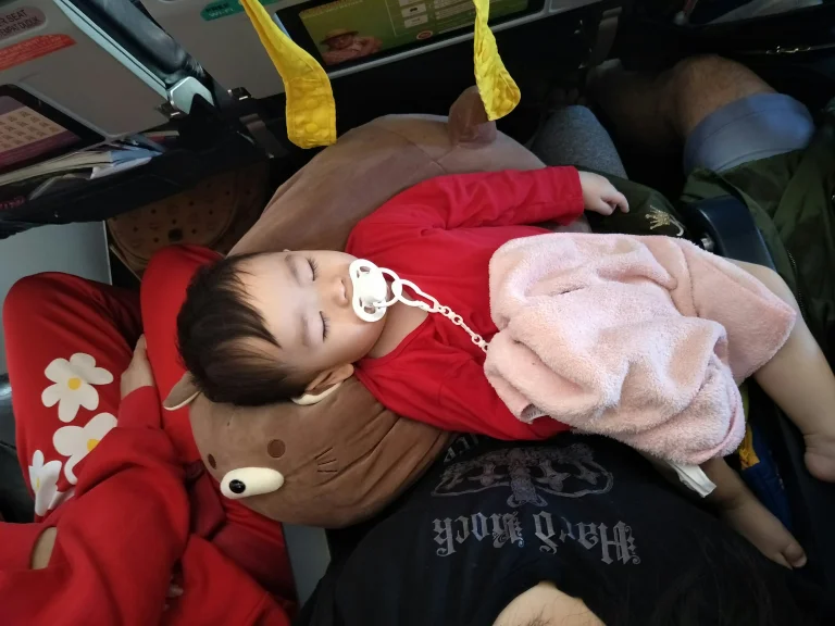 Aeon买的枕头娃娃，飞机宝宝睡觉神器